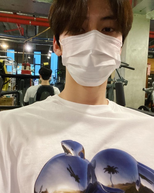 사진=황민현 인스타그램