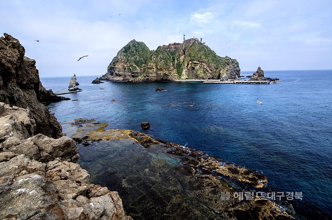 서도에서 바라본 동도