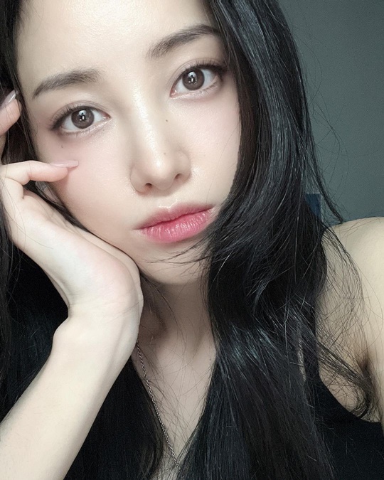 유깻잎, 얼굴 지방 이식 후 인형 같은 미모 자랑..여배우급 비주얼 - 헤럴드뮤즈 (Herald Muse)