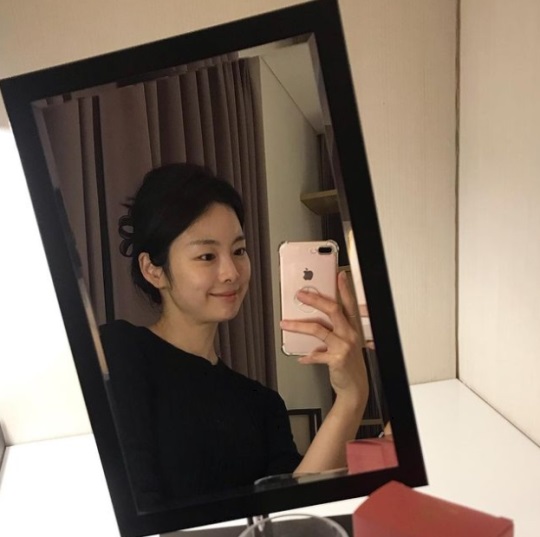 한지우, 거울로 보기 아까운 미모..민낯에도 청초함이 뚝뚝 - 헤럴드뮤즈 (Herald Muse)