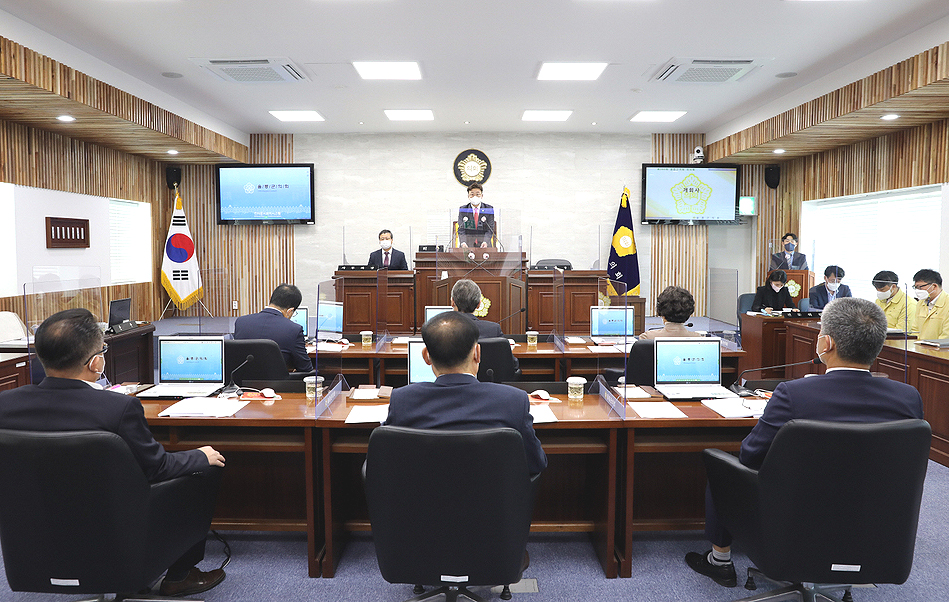 울릉군의회가 23일 제261회 제6차 본회의를 끝으로 2021년 의사일정을 모두 마무리했다