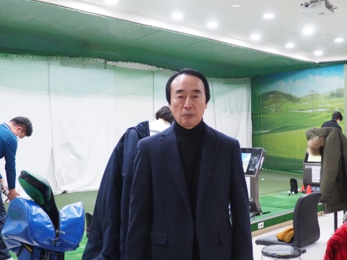 원영식 프로는 선릉역 인근 파인골프아카데미에서 레슨을 하고 있다. .