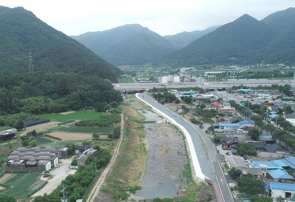 경주시 건천천 친수공간 조성 모습.[경주시 제공]