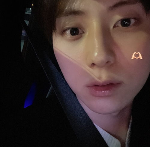 사진=황민현 인스타그램