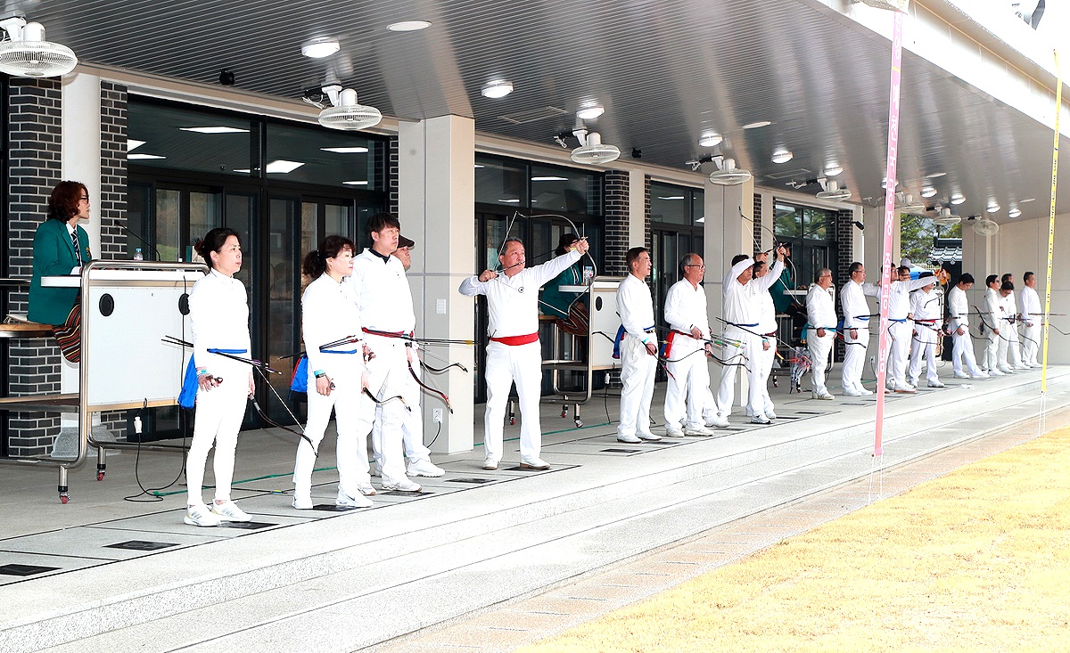 26일 예천 전통국궁장 무학정 준공 제13회 예천군수배 경북 남 여 궁도대회가 열리고 있다(예천군 제공)