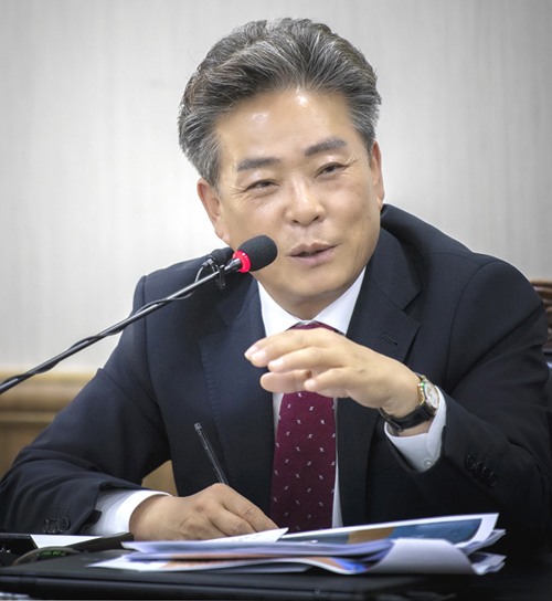 김병수 울릉군수가 최근 헤럴드경제와의 인터뷰를 하고 있다.
