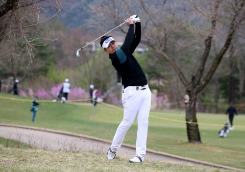 정교한 아이언 샷으로 대회 첫날 6타를 줄인 박상현. [사진=KPGA]