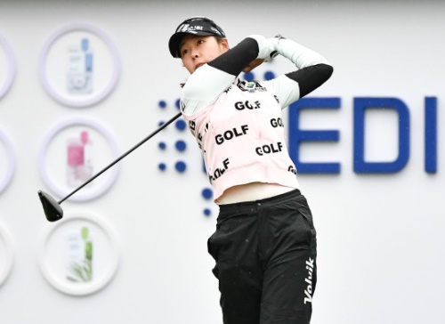 박지영이 메디힐.한국일보 챔피언십 1라운드 10번 홀에서 티샷하고 있다. [사진=KLPGA]