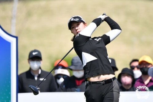 시즌 첫 승을 기록한 박지영. [사진=KLPGA]