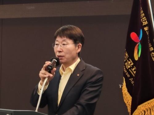 임기주 한국대중골프장협회장이 19일 총회 개회식을 통해 인사말 하고 있다.