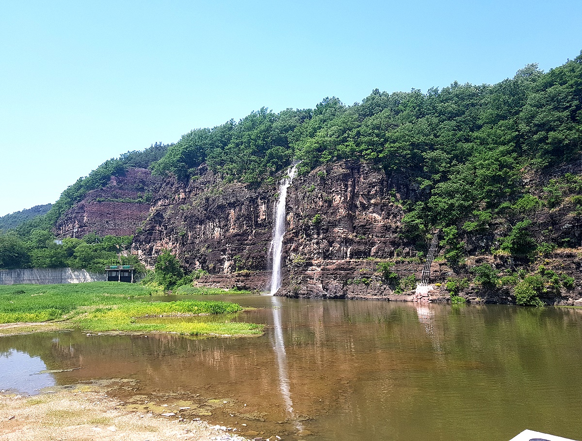 암산경관폭포