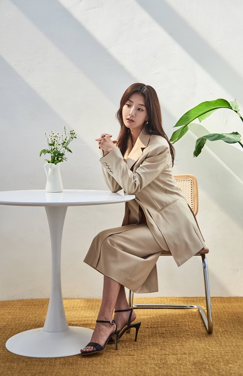배우 현리/사진=그린나래미디어 제공