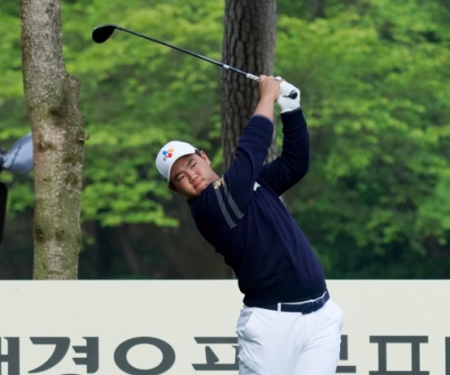 김주형이 10번홀 티샷을 하고 있다.