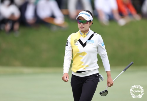 트리플 보기를 극복하고 공동 선두에 오른 박민지. [사진=KLPGA]