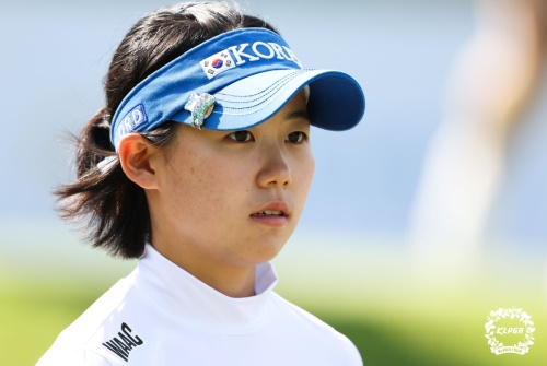 챔피언 조로 우승에 도전하는 국가 상비군 황유민. [사진=KLPGA]
