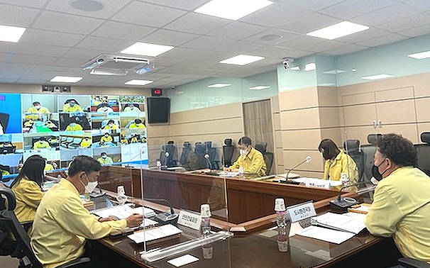 의성군이  강수량 부족에 따른 영농철 가뭄피해 발생 최소화를 위해 대책회의를 하고 있다(의성군 제공)