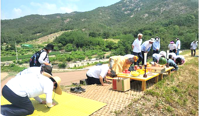 의성군은 지난 21일 금성면 운곡리에서 첫물내리기 풍년기원행사를 진행했다. (의성군 제공)