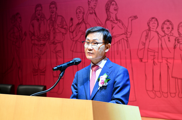 이남철 고령군수가 1일 대가야문화누리 우륵홀에서 열린 취임식에서 취임사를 하고 있다.[고령군 제공]