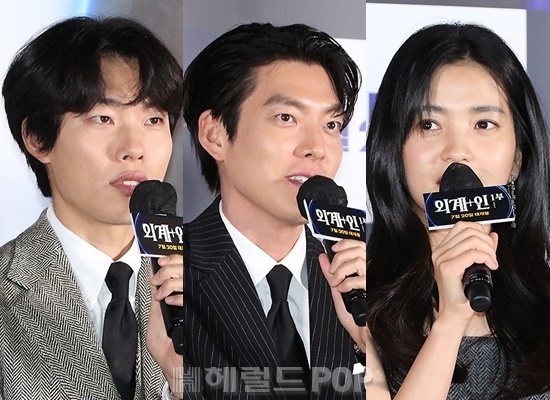 배우 류준열, 김우빈, 김태리/사진=민선유 기자
