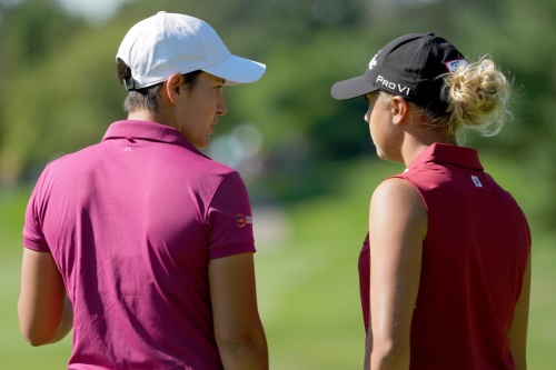 데비 웨버와 폴린 루신조가 2라운드에서 3타차 선두로 달아났다. [사진=LPGA]