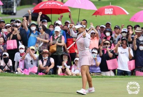 윤이나가 우승한 지난주 KLPGA 에버콜라겐퀸즈크라운도 많은 갤러리와 높은 시청률로 마무리됐다. [사진=KLPGA]