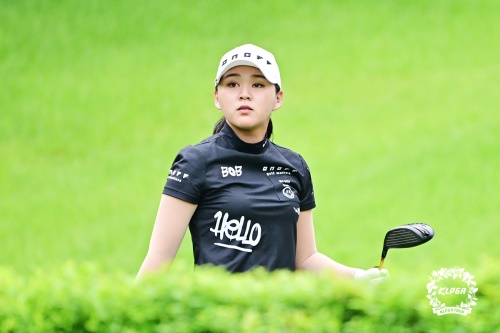 이제영이 호반서울신문 위민스 클래식 둘째날 한 타를 줄여 선두를 지켰다. [사진=KLPGA]