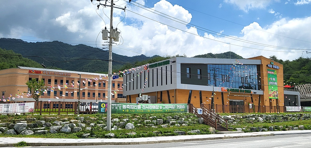 농축임산물 전시판매장 전경(봉화군 제공)