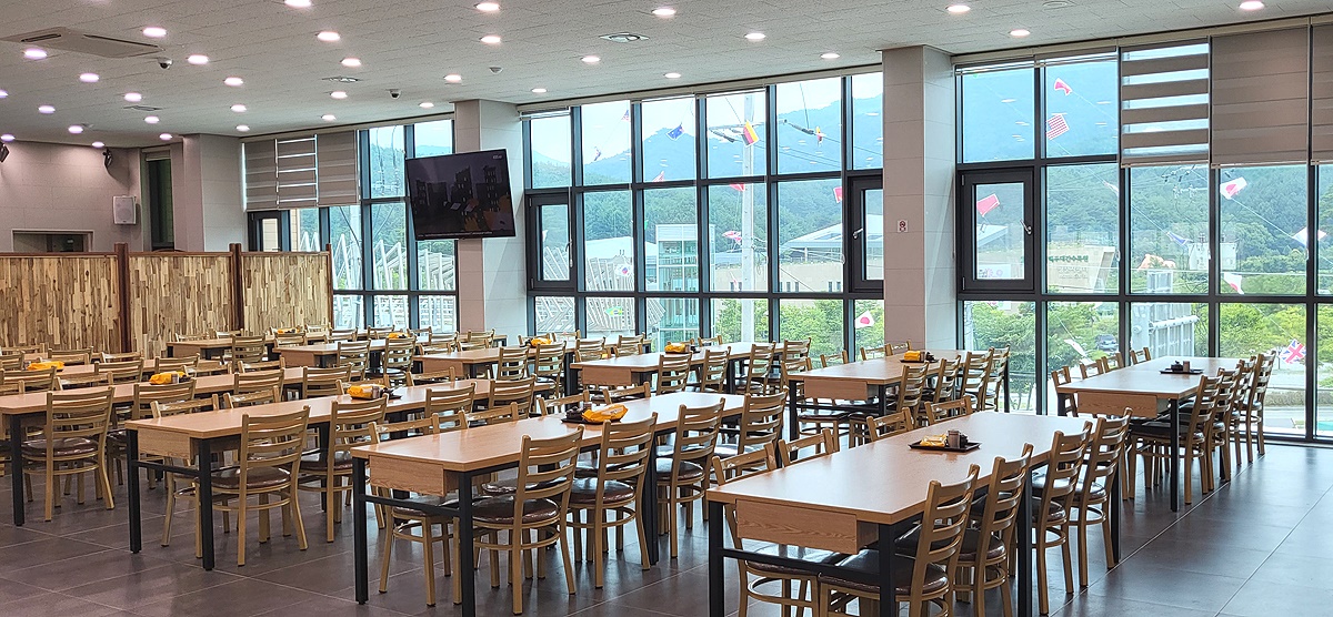 농축임산물 전시판매장 2층 식당 내부 모습(봉화군 제공)