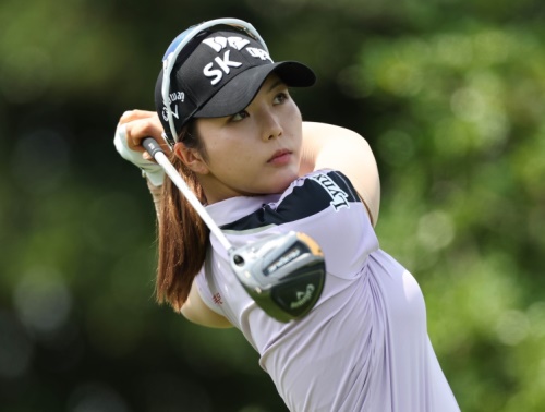 최예림이 제주삼다수마스터스 3라운드 3번홀 티샷을 하고 있다. [사진=KLPGA]