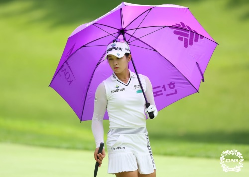 이틀간 보기없이 버디만 13개를 잡고도 패한 박현경. [사진=KLPGA]