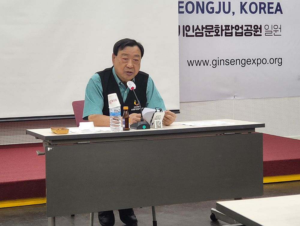 이희범 조직위원장이 엑스포 준비 추진 상황을 설명하고 있다(김성권 기자)