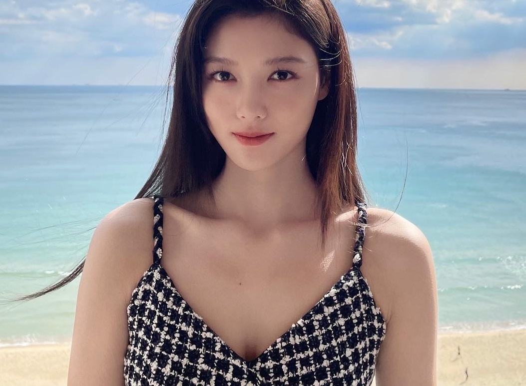 김유정 누드 합성 김유정, 가슴골 살짝 보이게 입고 섹시한 매력 - 헤럴드 POP