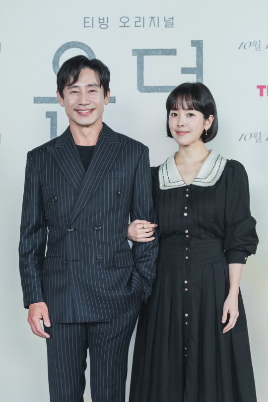 신하균, 한지민/사진=티빙