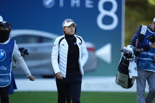 행운의 홀인원으로 BMW 뉴 X7을 부상으로 받게 된 최나연. [사진=BMW코리아]