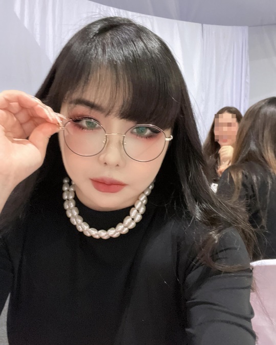 박봄
