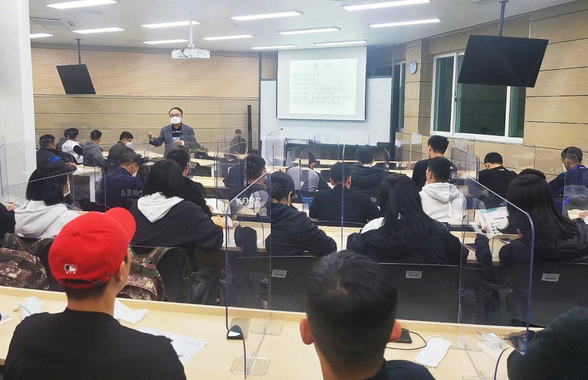 경북전문대 제301학생군사교육단이 마련한 '통일안보 2부' 특강 진행 모습.(경북전문대 제공)
