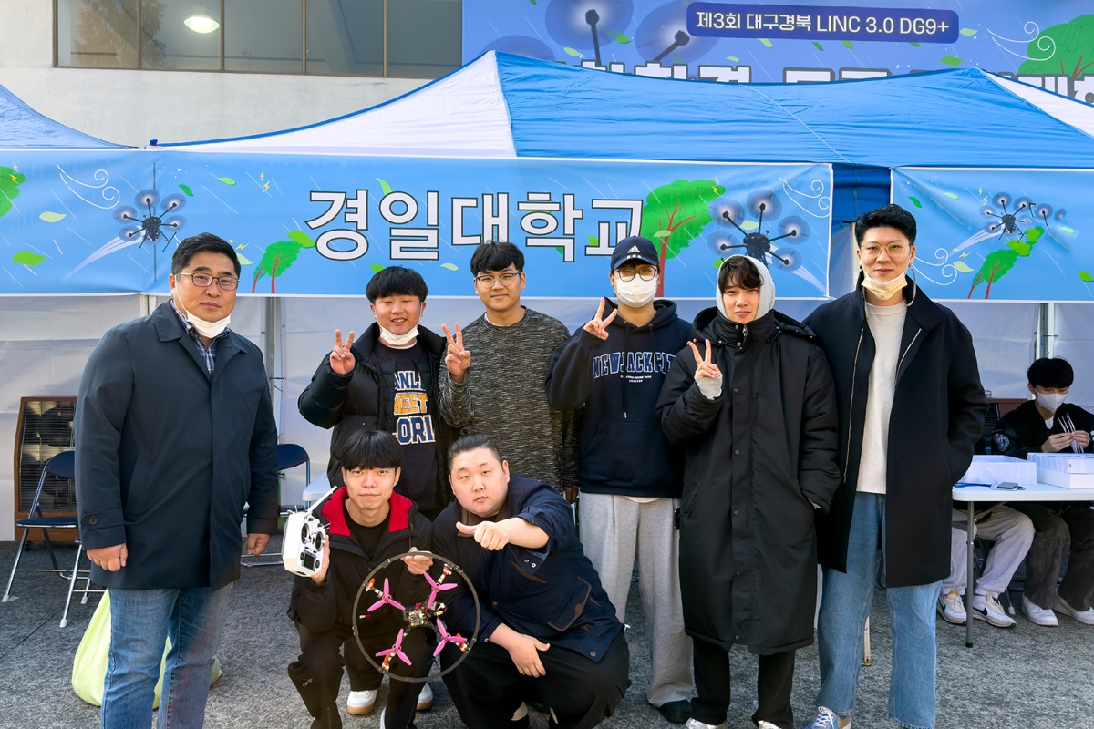 대회에 참여한 드론스포츠단원들.[경일대 제공]