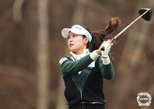 2타 차 선두로 최종라운드에 나서는 박민지. [사진=KLPGA]