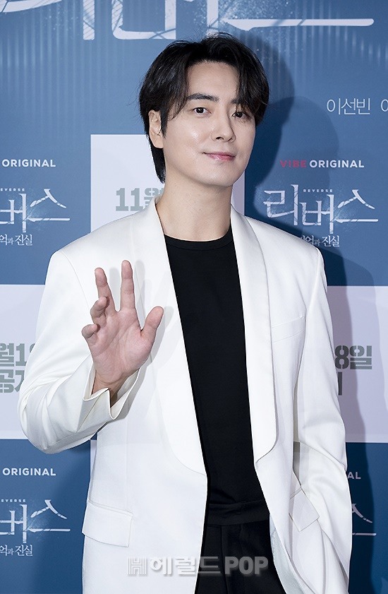 배우 이준혁/사진=네이버 바이브 제공