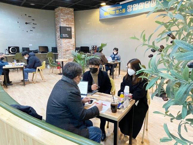 찾아가는 원스톱 창업상담 창구 운영 모습.[대구대 제공]