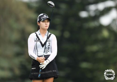 대회 첫날 5언더파를 몰아쳐 1타 차 공동 3위에 오른 박현경. [사진=KLPGA]