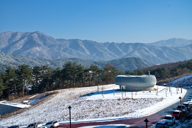 국가 보안시설인 시드볼트의 겨울 풍경(국립백두대간 수목원 제공)
