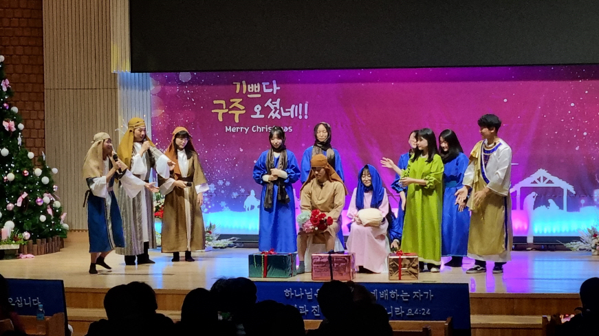 대구경북 교회와 성당에서는 성탄절을 맞아 아기 예수 탄생을 축하하는 다양한 행사가 열렸다.[사진=김병진기자]