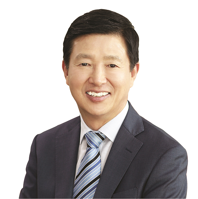 영주시 고향사랑 기부제에  첫 기부자로 이름을 올린 신승영 에이텍 대표이사. (영주시 제공)