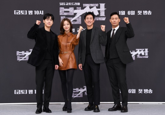 강유석, 문채원, 이선균, 박훈/사진=SBS