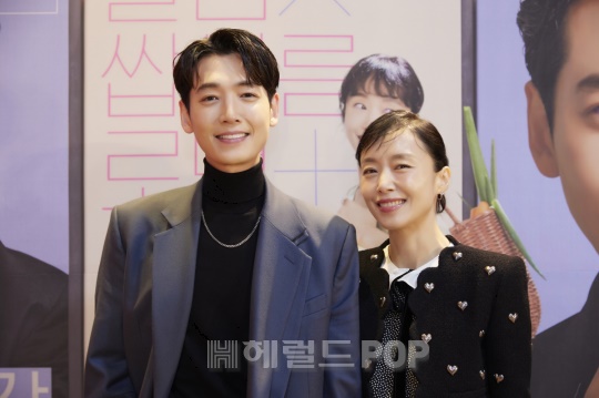 정경호, 전도연/사진제공=tvN