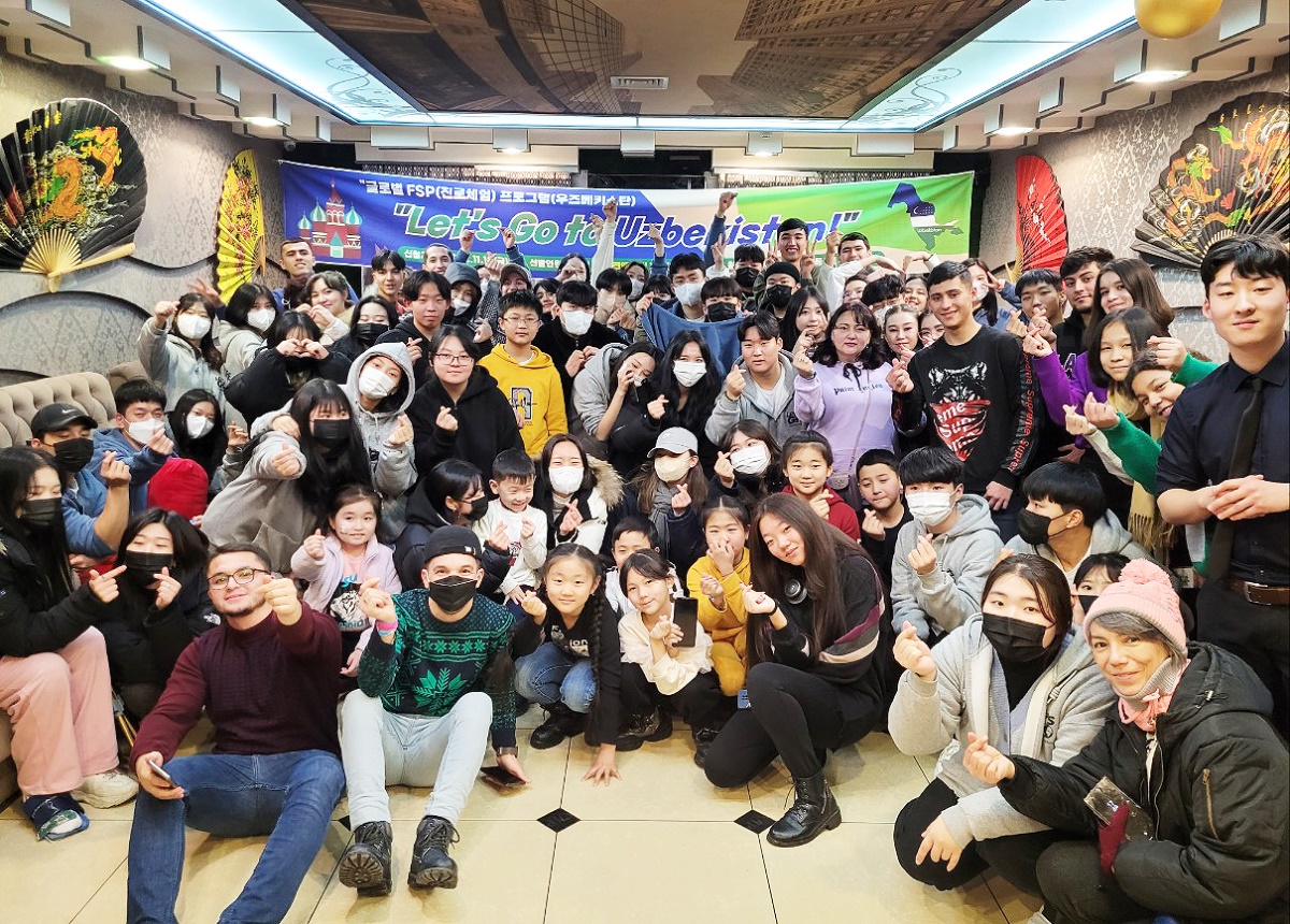 경북전문대 글로벌 진로체험 프로그램이 우즈베키스탄 현지 학생들을 대상으로 열렸다.(경북전문대 제공)
