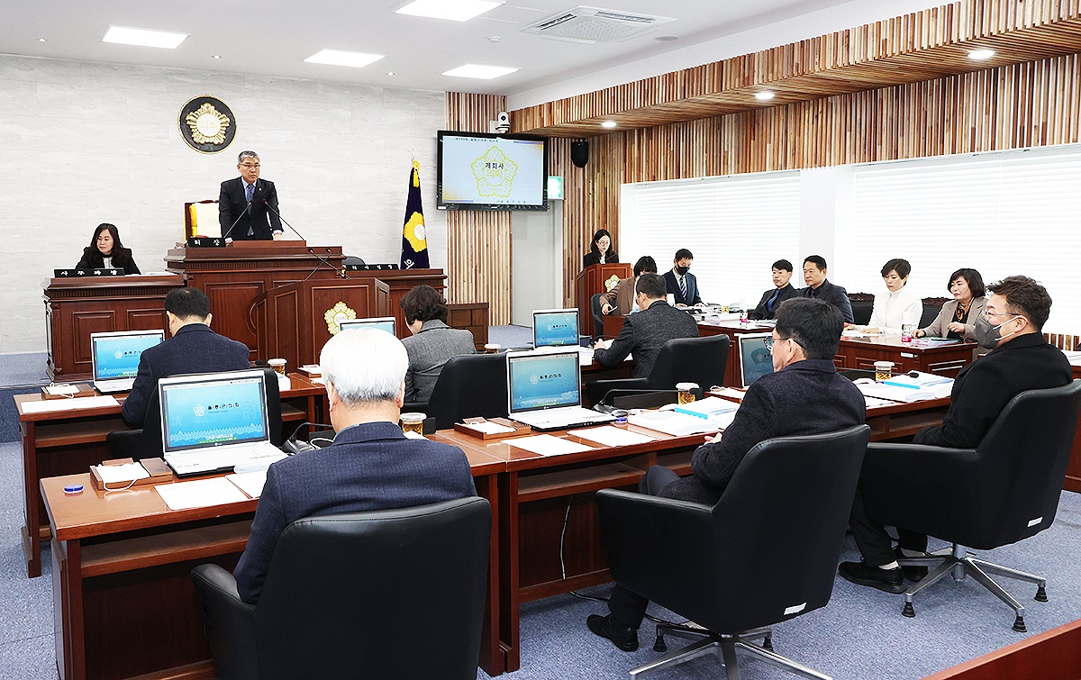 14일 울릉군 의회 제269회 임시회  1차 본회의에서  공경식 의장이 개회사를 하고 있다(울릉군 의회 제공)