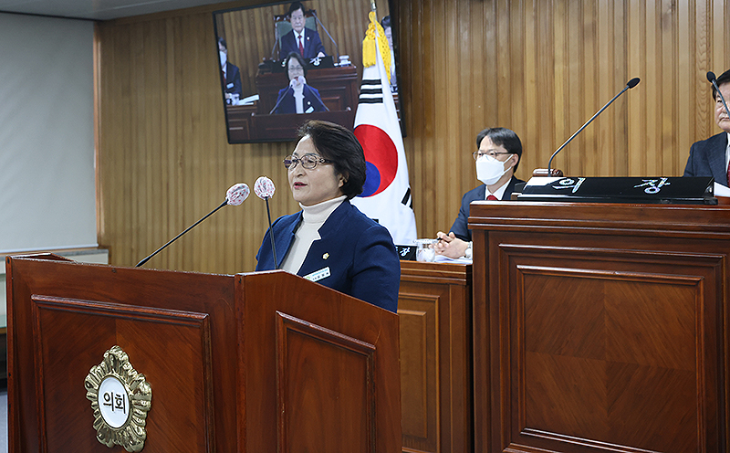 김정숙 영주시의원이 14일 임시회 본회의에서 5분 자유발언을 하고 있다.