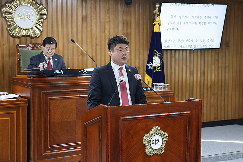김병창 영주시의원이 14일 임시회 본회의에서 5분 자유발언을 하고 있다